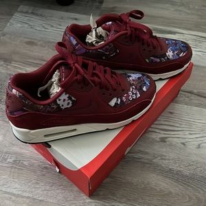 Nike Womens AirMax 90 SE